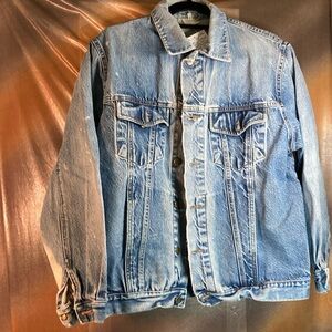 Vintage distressed 80’s jean jacket by “Combinations”‎ 46” chest 352